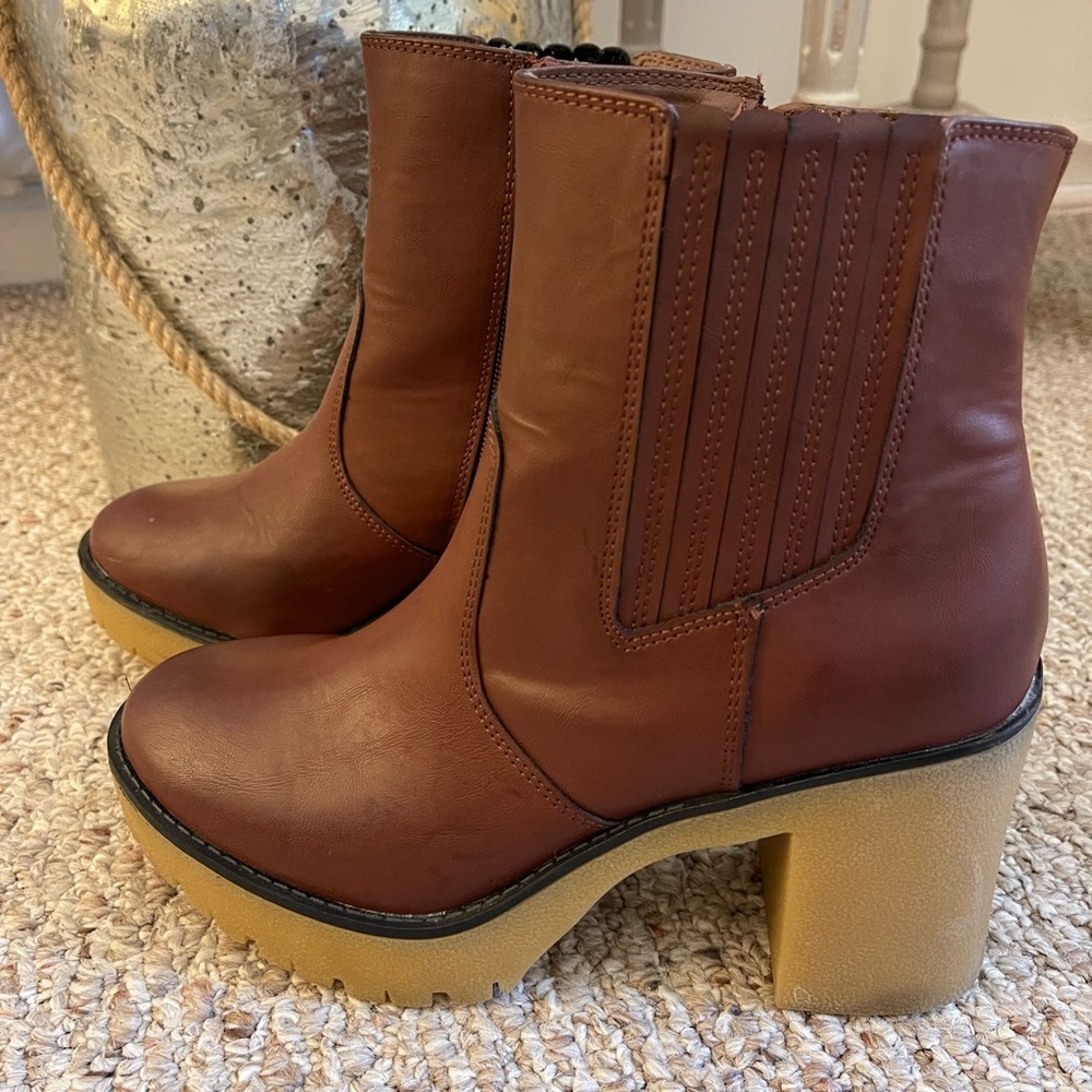Chunky heel boot